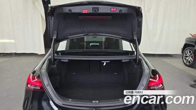 Mercedes-Benz E-Class 2021 thumb 12