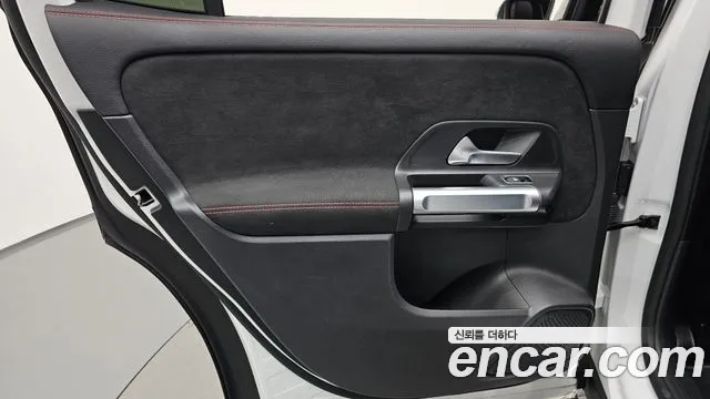 Mercedes-Benz GLB 2023 thumb 4