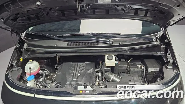 Hyundai Staria 2023 thumb 2