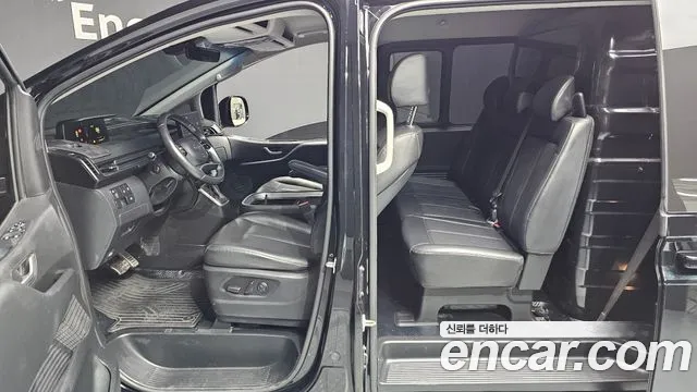 Hyundai Staria 2023 thumb 8