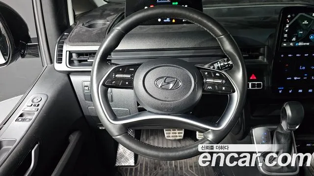 Hyundai Staria 2023 thumb 12