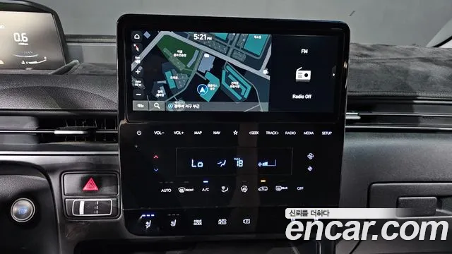 Hyundai Staria 2023 thumb 4