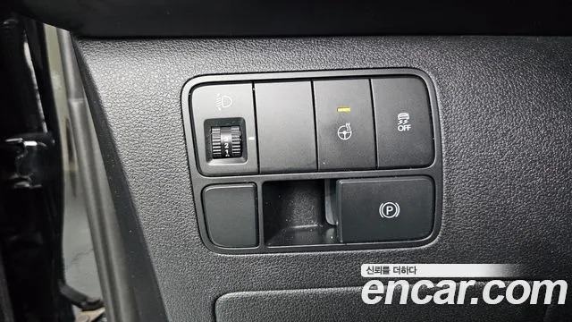 Hyundai Staria 2023 thumb 10