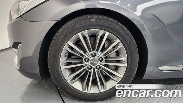 Genesis G90 2016 thumb 9