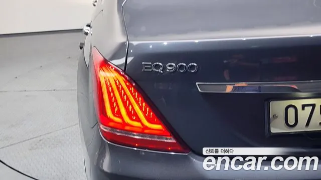 Genesis G90 2016 thumb 8