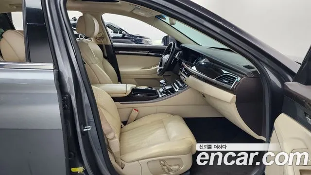Genesis G90 2016 thumb 10