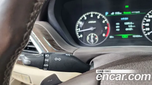 Genesis G90 2016 thumb 5
