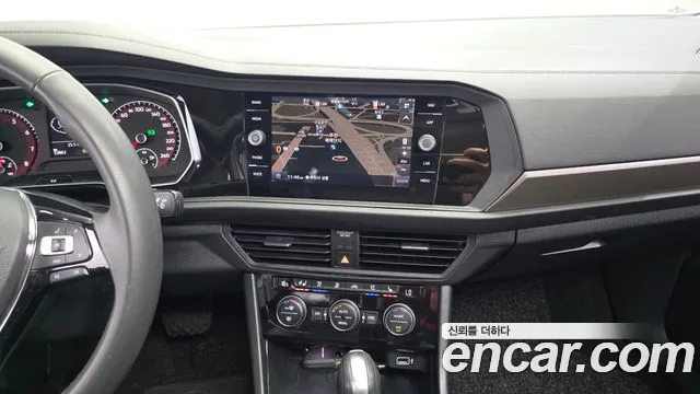 Volkswagen Jetta 2020 thumb 4