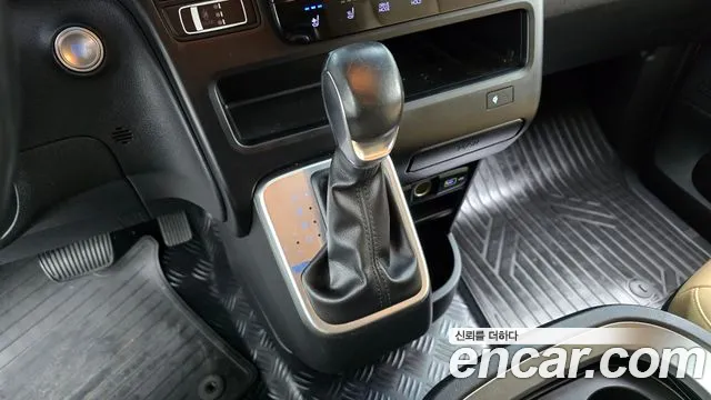 Hyundai Staria 2022 thumb 6