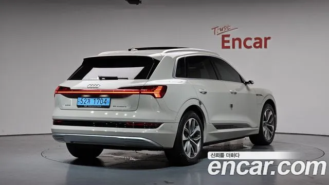 Audi e-tron 2020 thumb 3