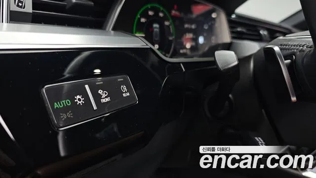 Audi e-tron 2020 thumb 11