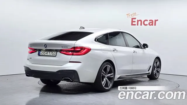 BMW 6 серии Gran Turismo 2017 thumb 10