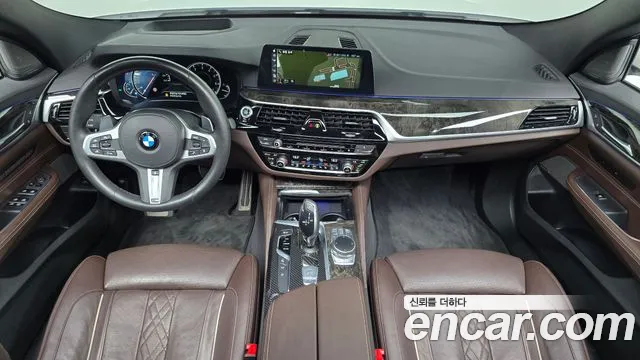 BMW 6 серии Gran Turismo 2017 thumb 12