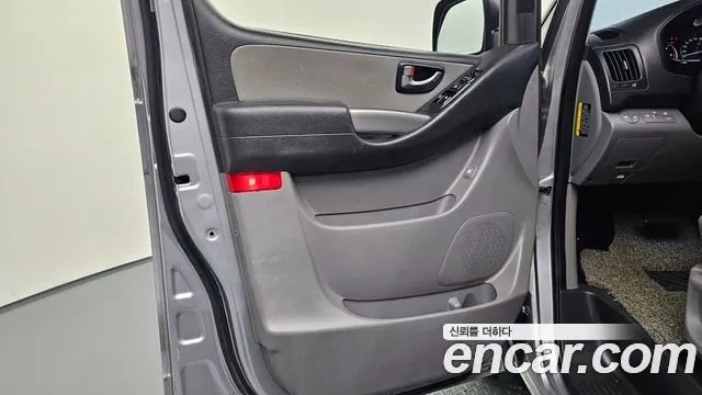 Hyundai Staria 2018 thumb 10