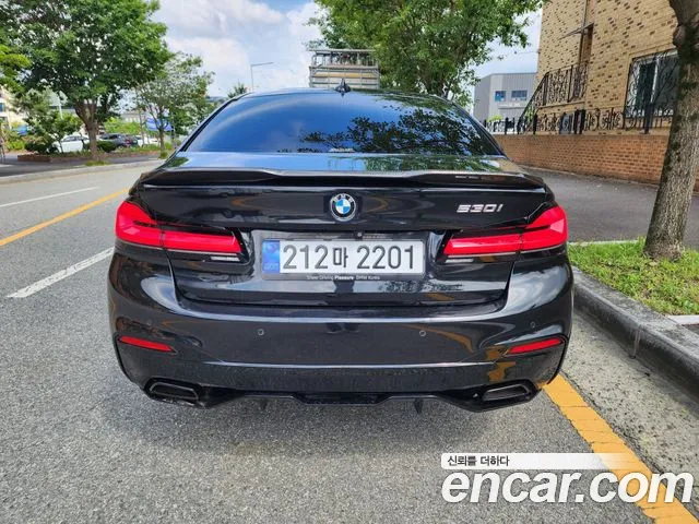 BMW 5 серии 2017 thumb 3