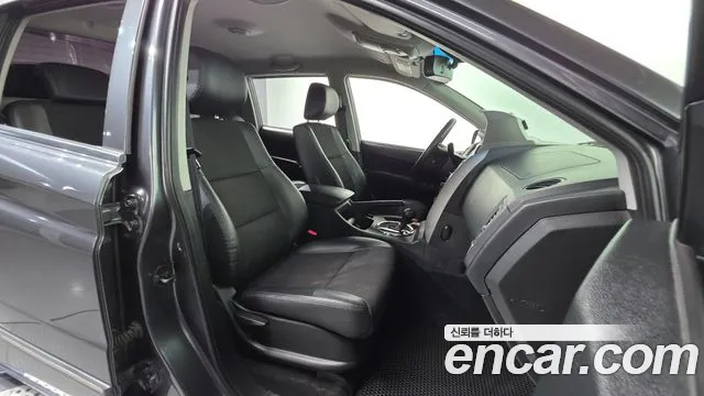 KGM Korando 2013 thumb 11
