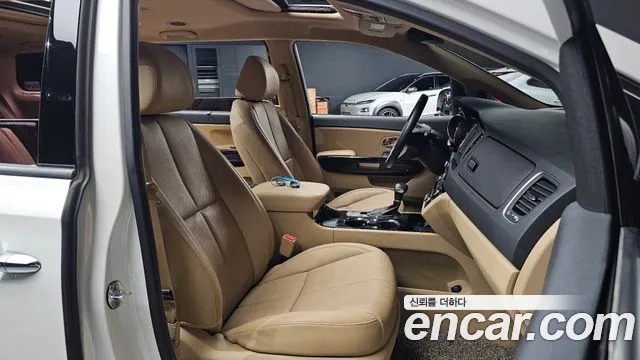 Kia Carnival 2019 thumb 3