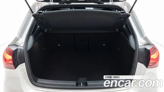 Mercedes-Benz A-Class 2025 thumb 10