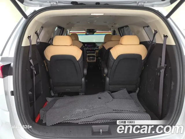 Kia Carnival 2021 thumb 11