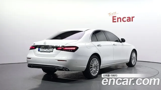 Mercedes-Benz E-Class 2023 thumb 8