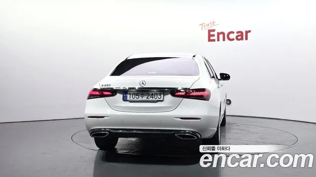 Mercedes-Benz E-Class 2023 thumb 3