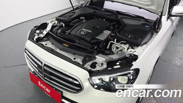 Mercedes-Benz E-Class 2023 thumb 4