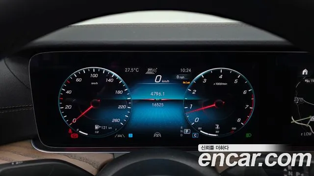 Mercedes-Benz E-Class 2023 thumb 12