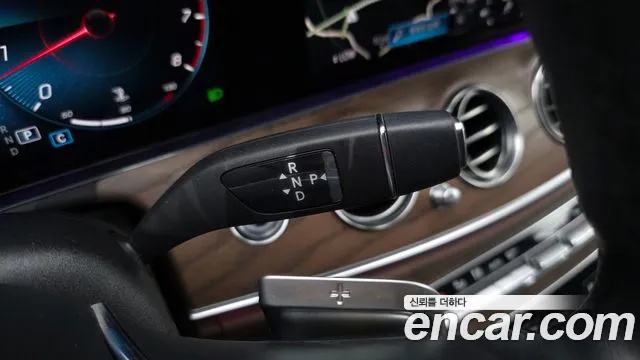 Mercedes-Benz E-Class 2023 thumb 6