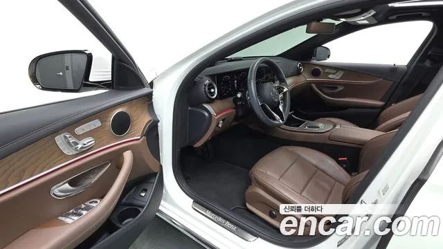 Mercedes-Benz E-Class 2023 thumb 5
