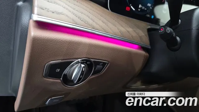 Mercedes-Benz E-Class 2023 thumb 9