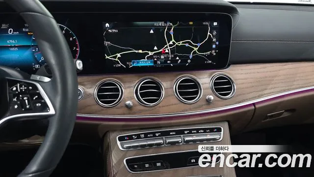 Mercedes-Benz E-Class 2023 thumb 7