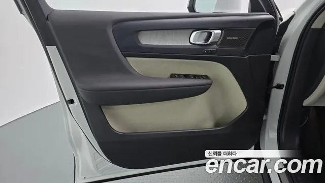 Volvo XC40 2024 thumb 11