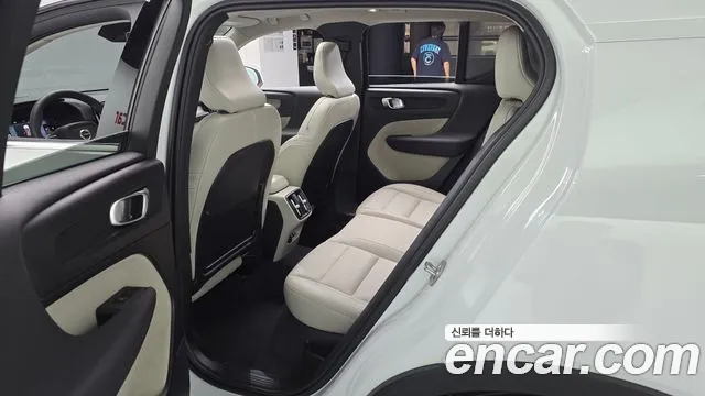 Volvo XC40 2024 thumb 10