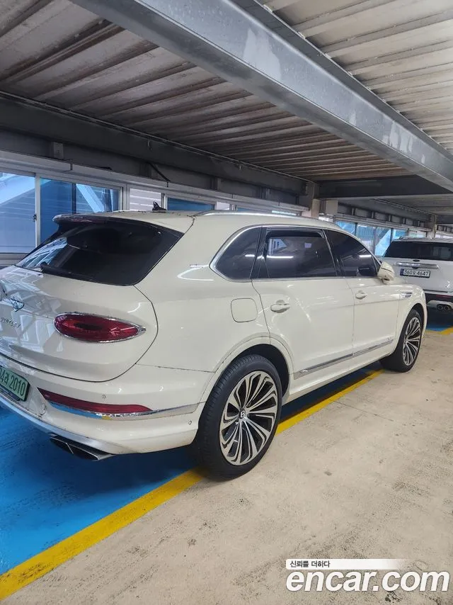 Bentley Bentayga 2024 thumb 12