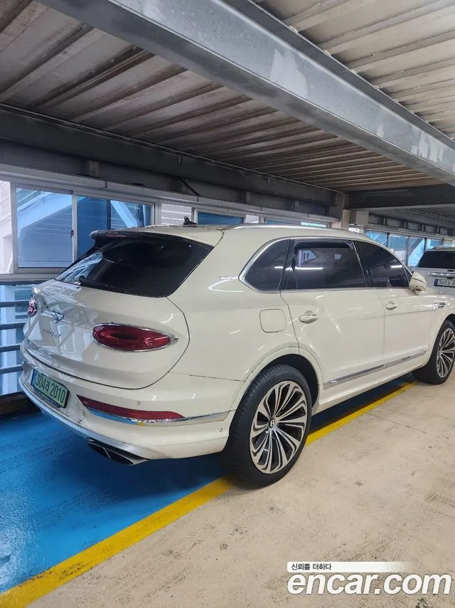 Bentley Bentayga 2024 thumb 8