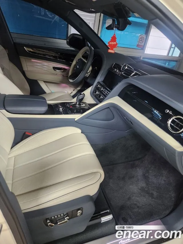 Bentley Bentayga 2024 thumb 4