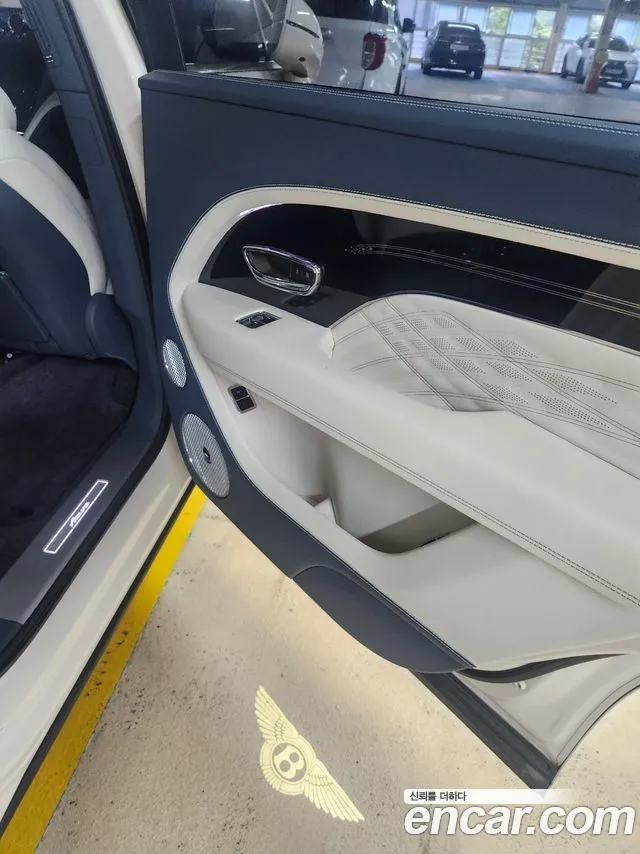 Bentley Bentayga 2024 thumb 10