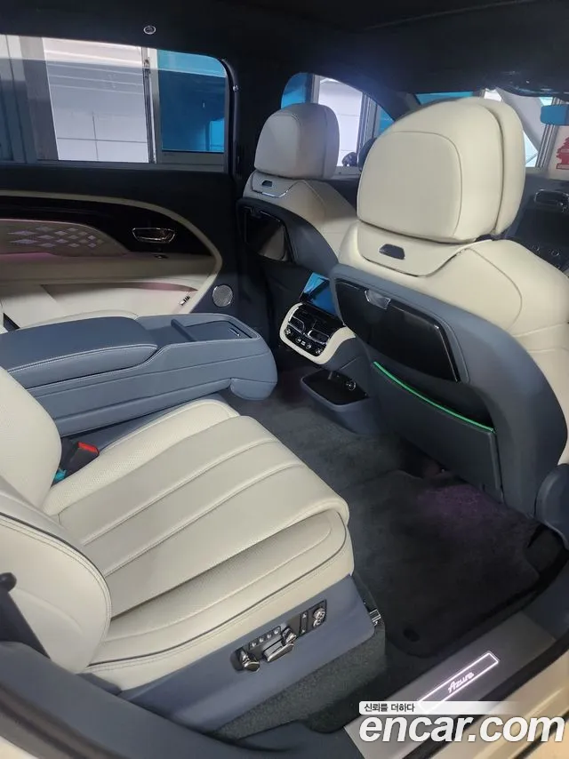 Bentley Bentayga 2024 thumb 3