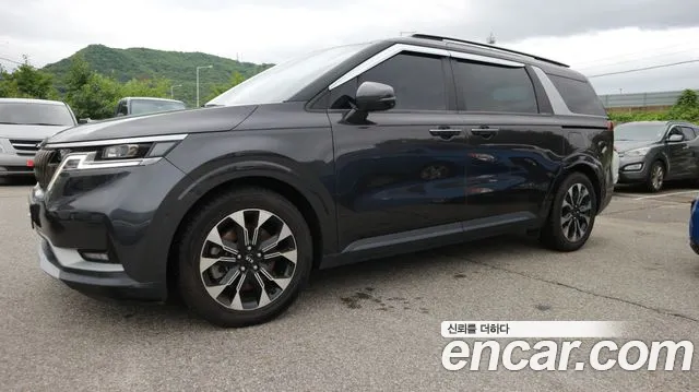 Kia Carnival 2021 thumb 3