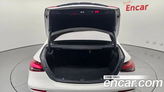 Mercedes-Benz E-Class 2022 thumb 6