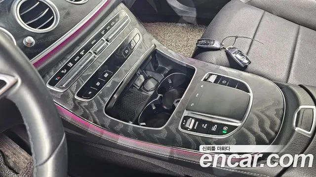 Mercedes-Benz E-Class 2022 thumb 5
