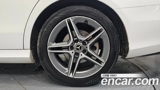 Mercedes-Benz E-Class 2022 thumb 10