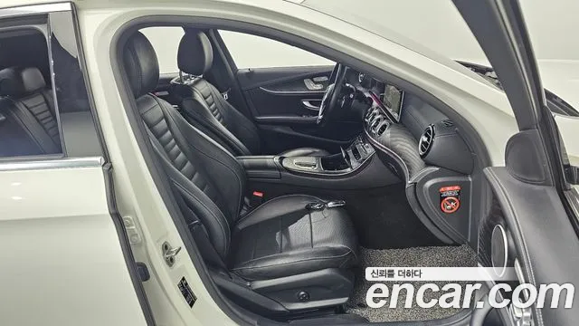 Mercedes-Benz E-Class 2022 thumb 9