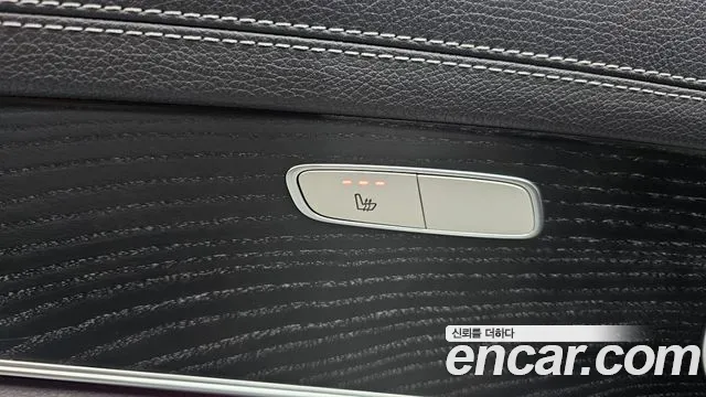 Mercedes-Benz E-Class 2022 thumb 3
