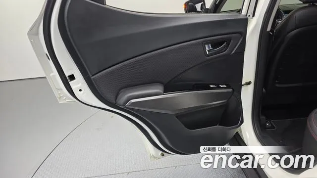 KGM Tivoli Air 2017 thumb 5