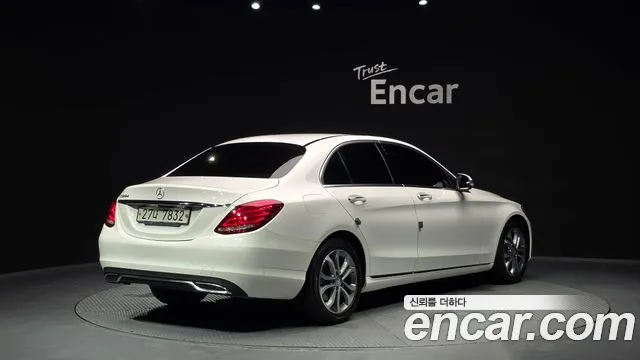 Mercedes-Benz C-Class 2017 thumb 5