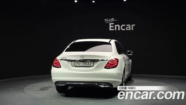 Mercedes-Benz C-Class 2017 thumb 11