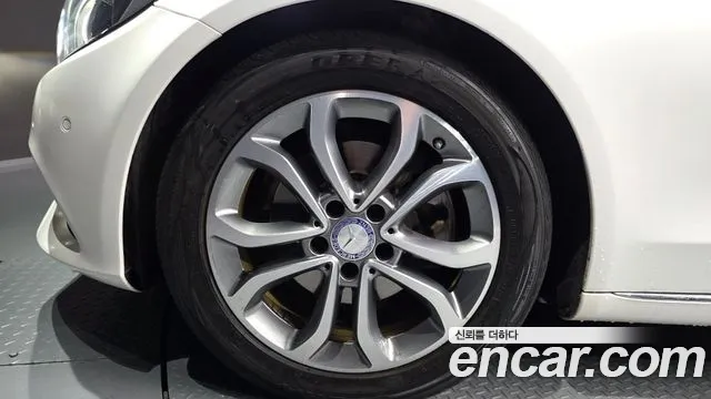 Mercedes-Benz C-Class 2017 thumb 3