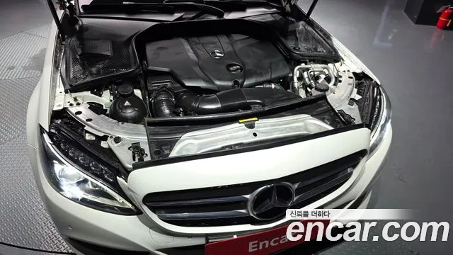 Mercedes-Benz C-Class 2017 thumb 8