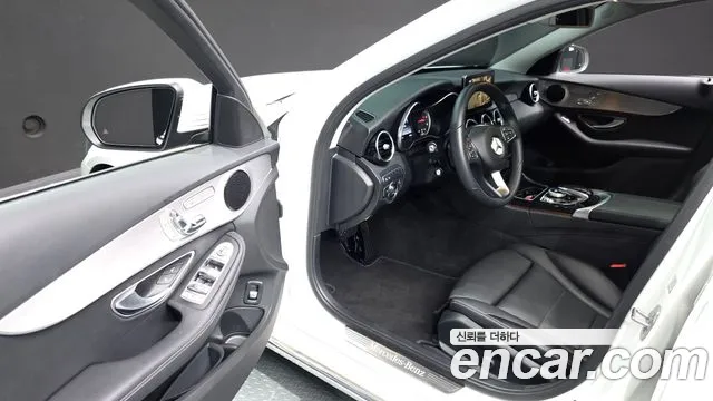 Mercedes-Benz C-Class 2017 thumb 4